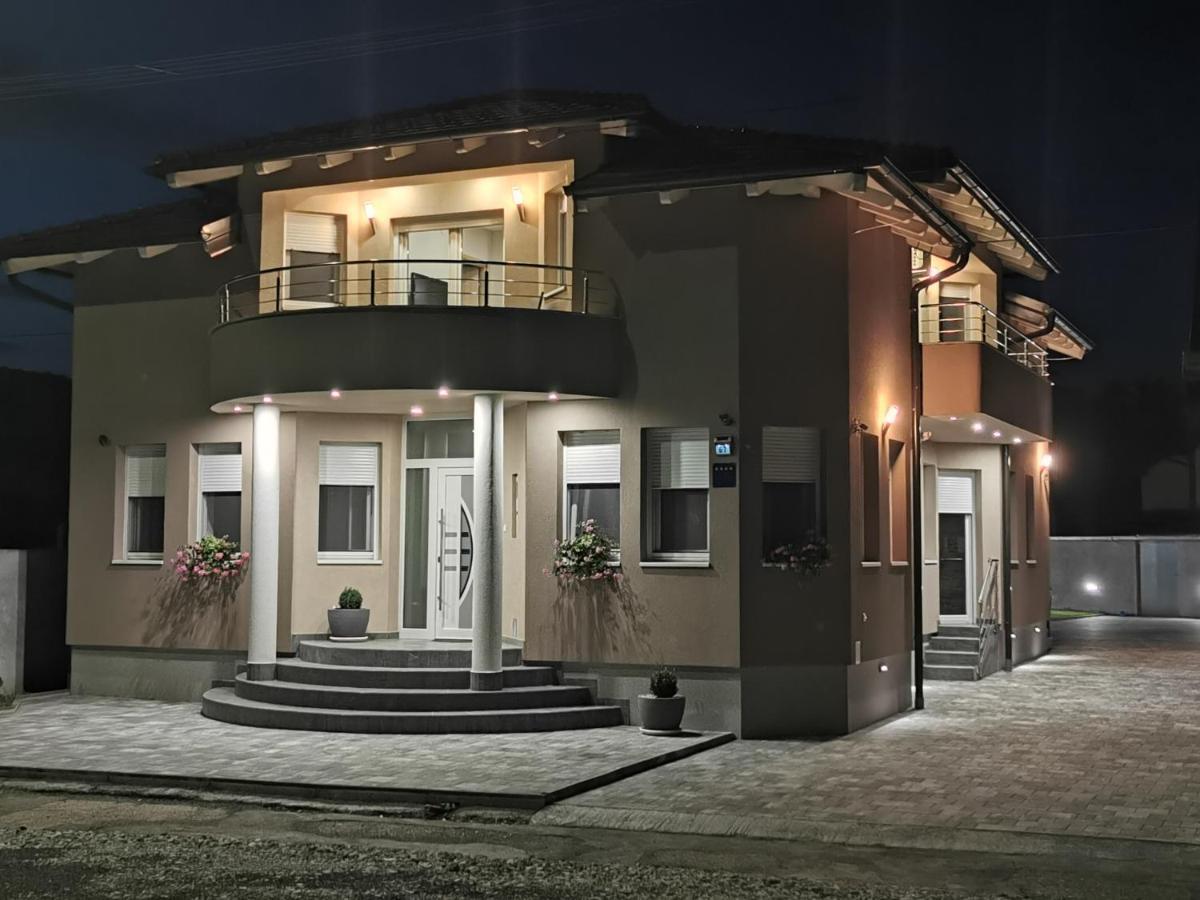 Apartman Bozur **** Satnica Dakovacka Екстер'єр фото