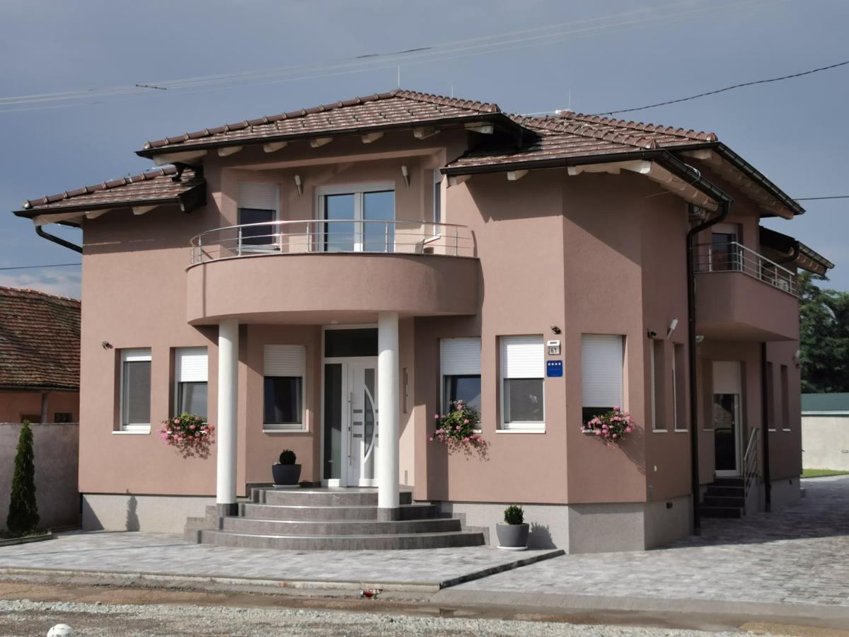 Apartman Bozur **** Satnica Dakovacka Екстер'єр фото