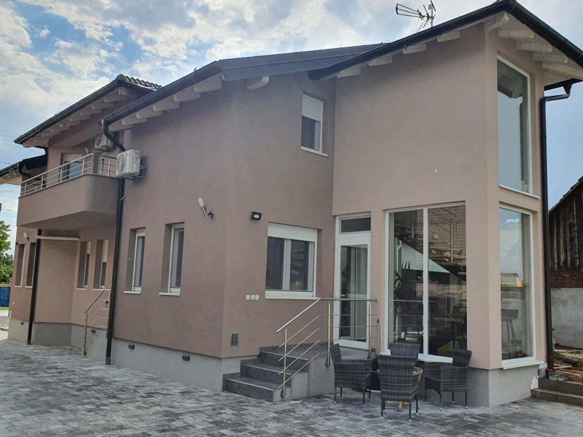 Apartman Bozur **** Satnica Dakovacka Екстер'єр фото