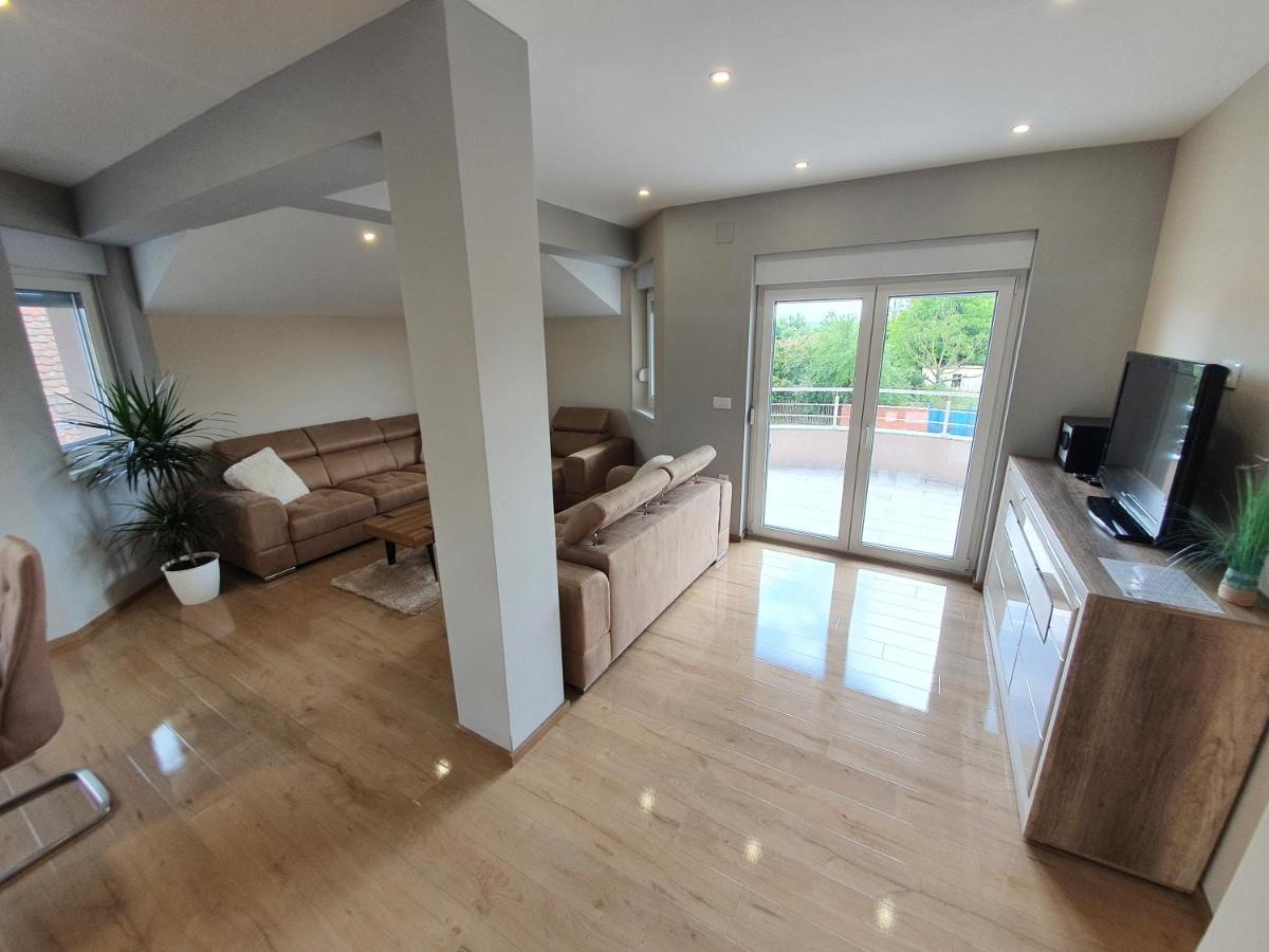 Apartman Bozur **** Satnica Dakovacka Екстер'єр фото