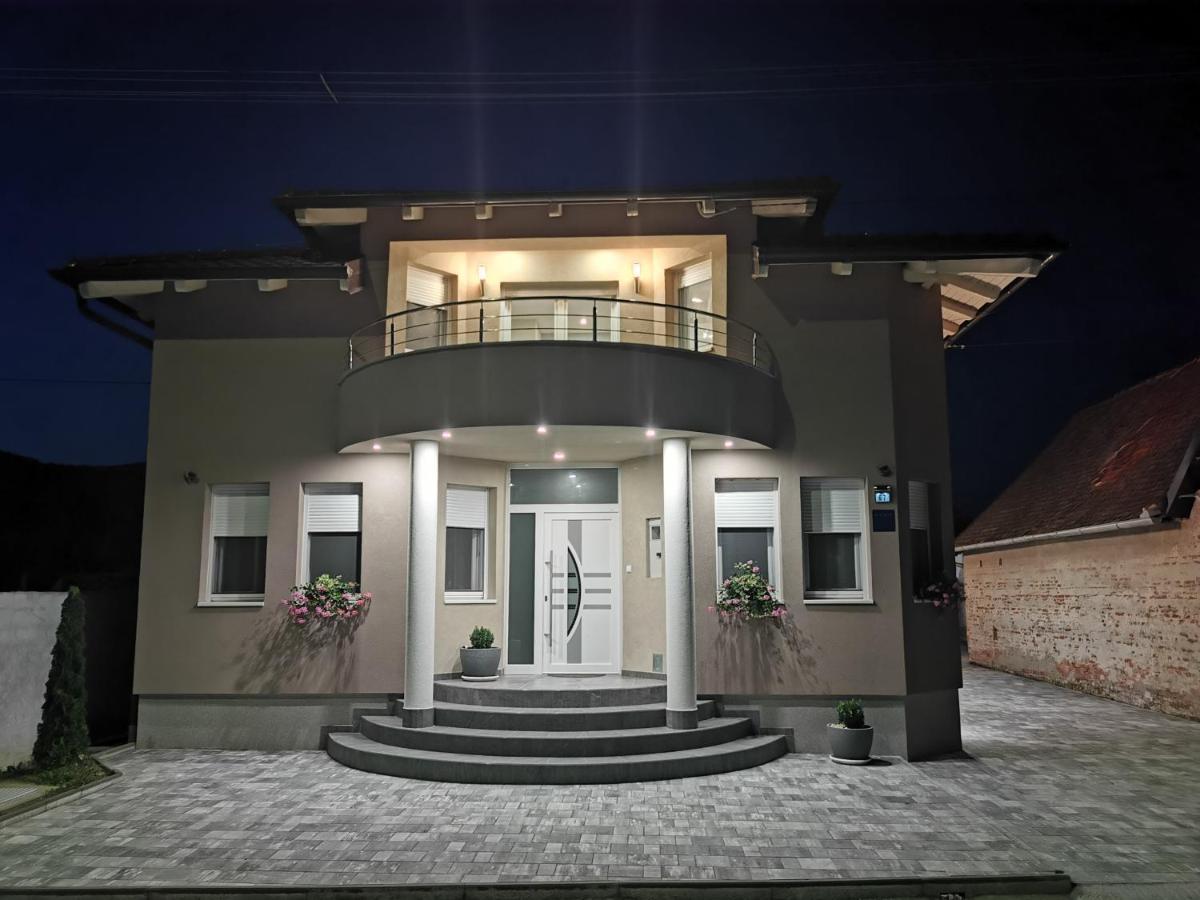 Apartman Bozur **** Satnica Dakovacka Екстер'єр фото