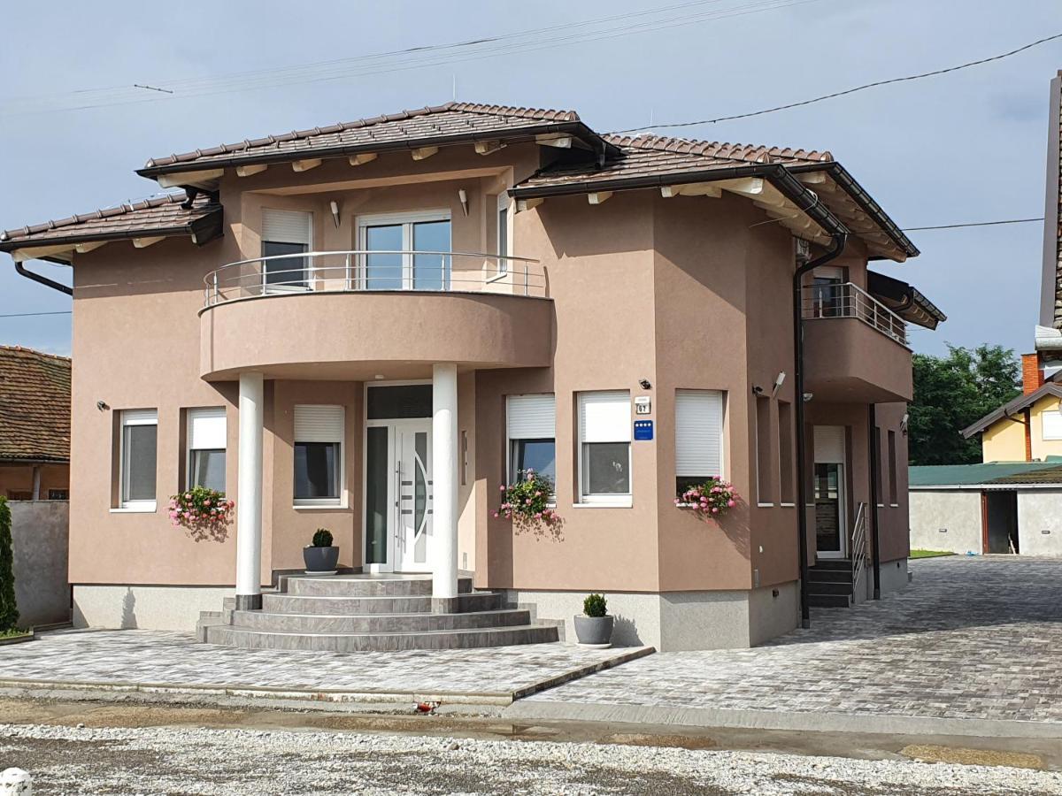 Apartman Bozur **** Satnica Dakovacka Екстер'єр фото