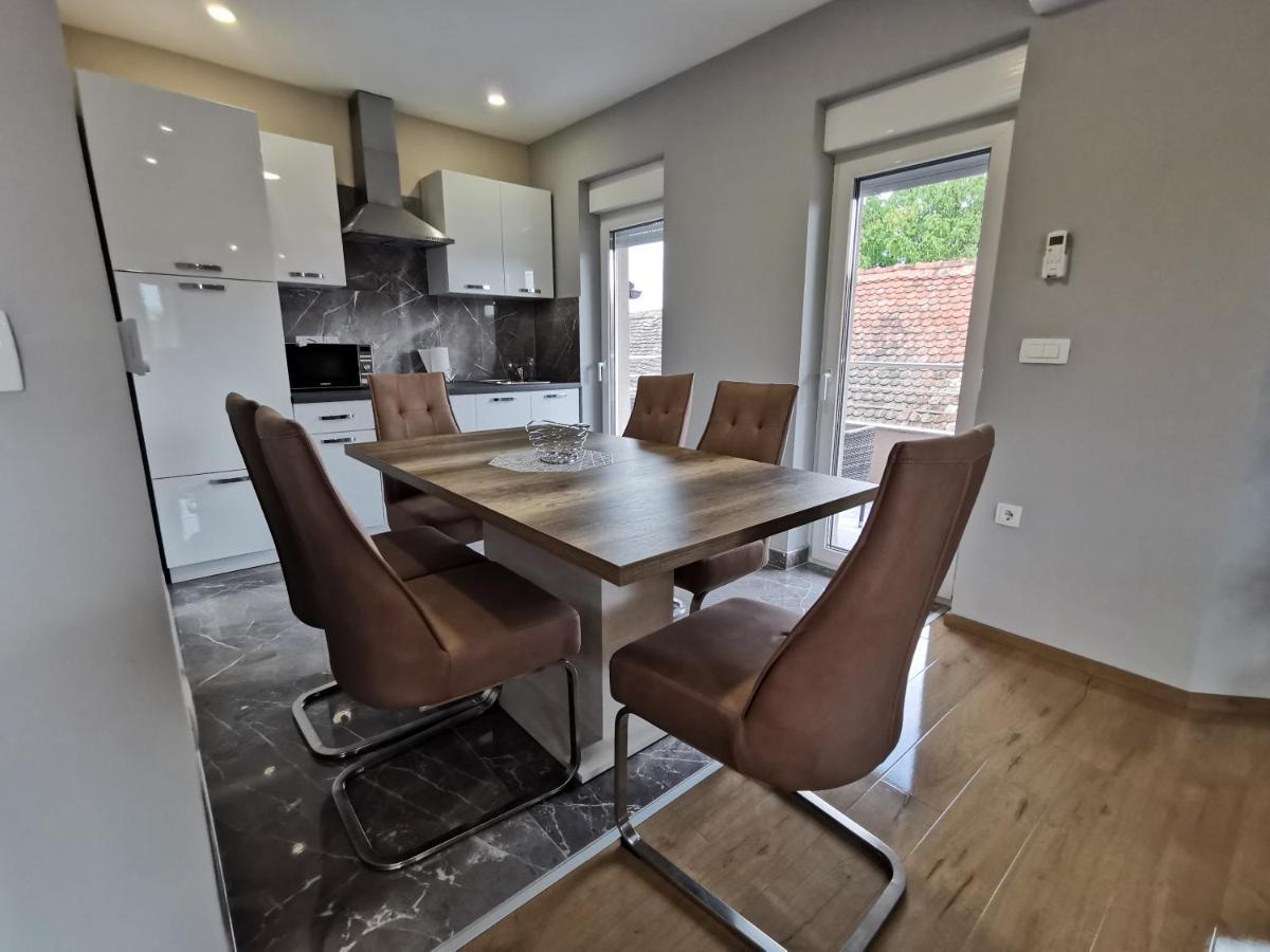 Apartman Bozur **** Satnica Dakovacka Екстер'єр фото